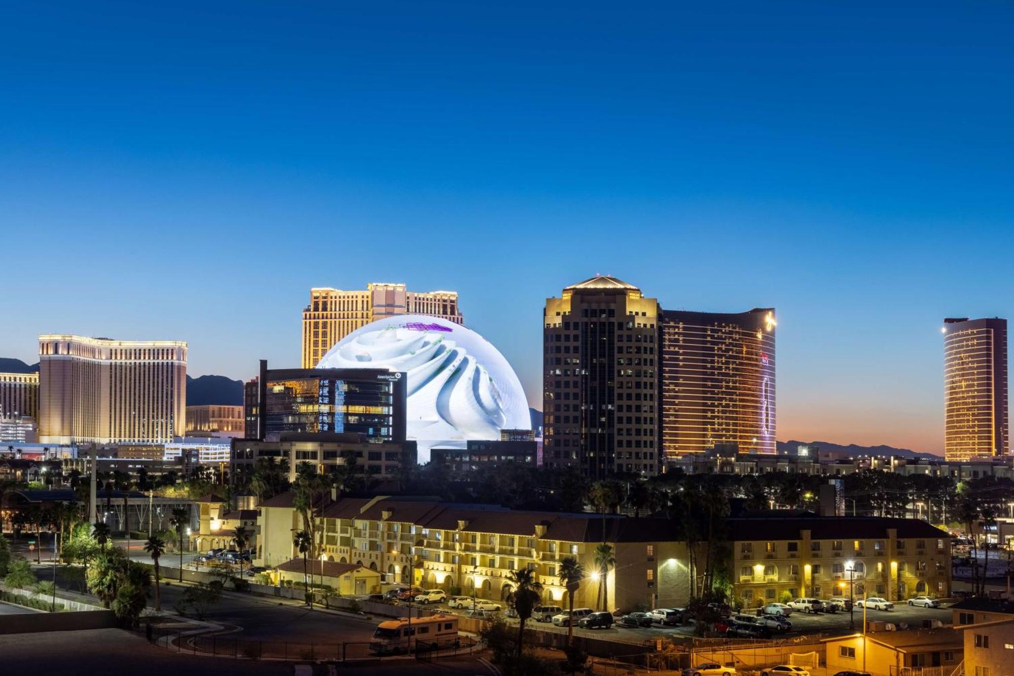 Doubletree By Hilton Las Vegas East Flamingo Eksteriør billede
